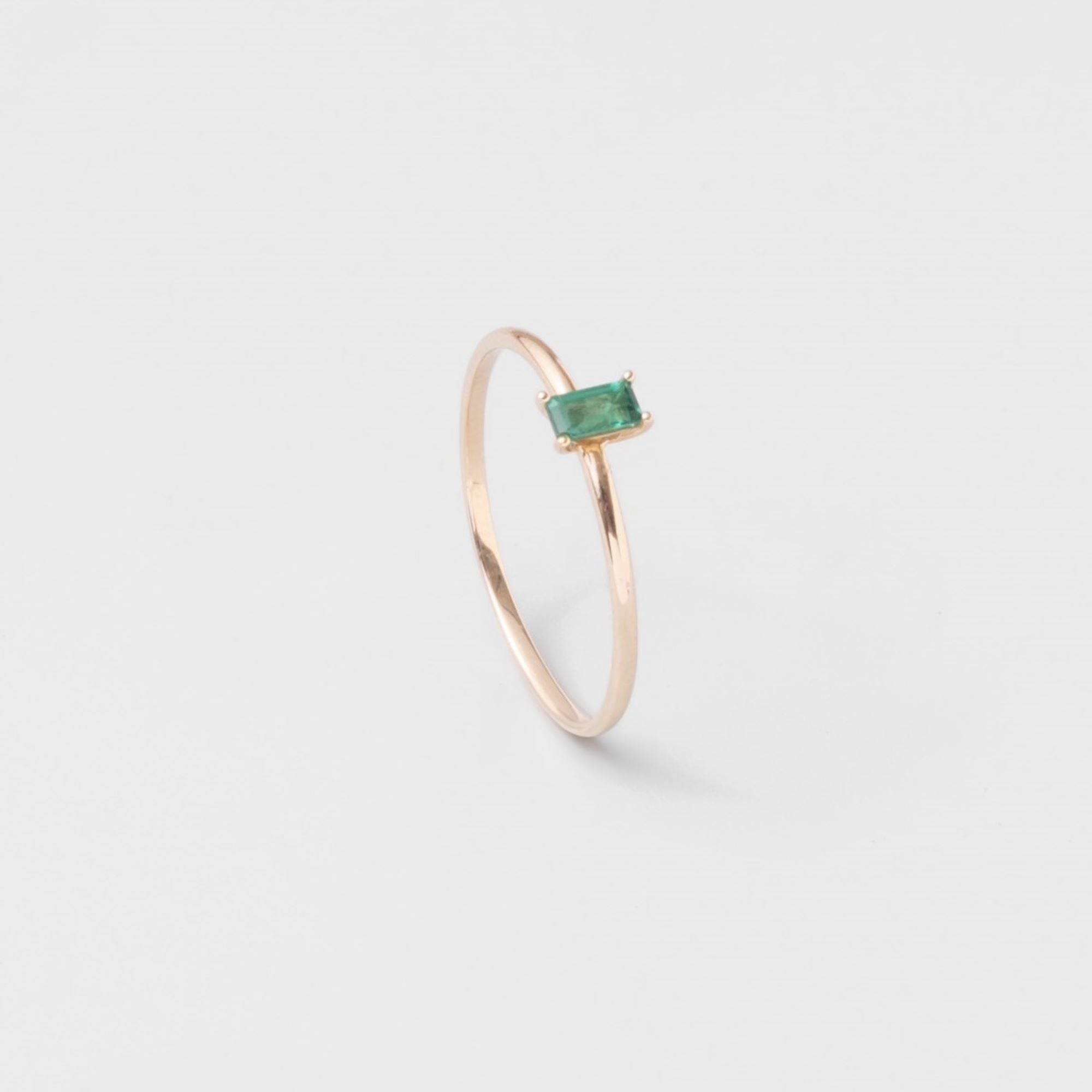 emerald baguette ring | solid gold